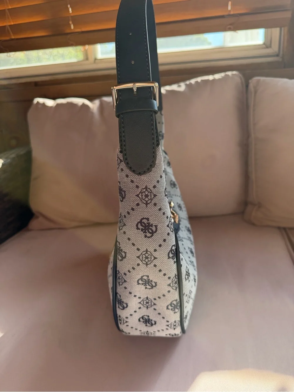GUESS signature patterned hobo